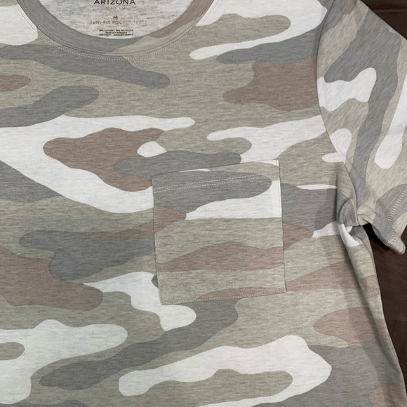 NWOT Womens Camo Top - Picture 2 of 3